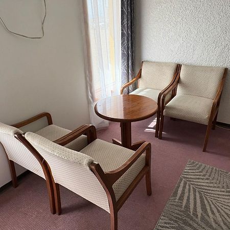 Maple Creek Motor Inn المظهر الخارجي الصورة