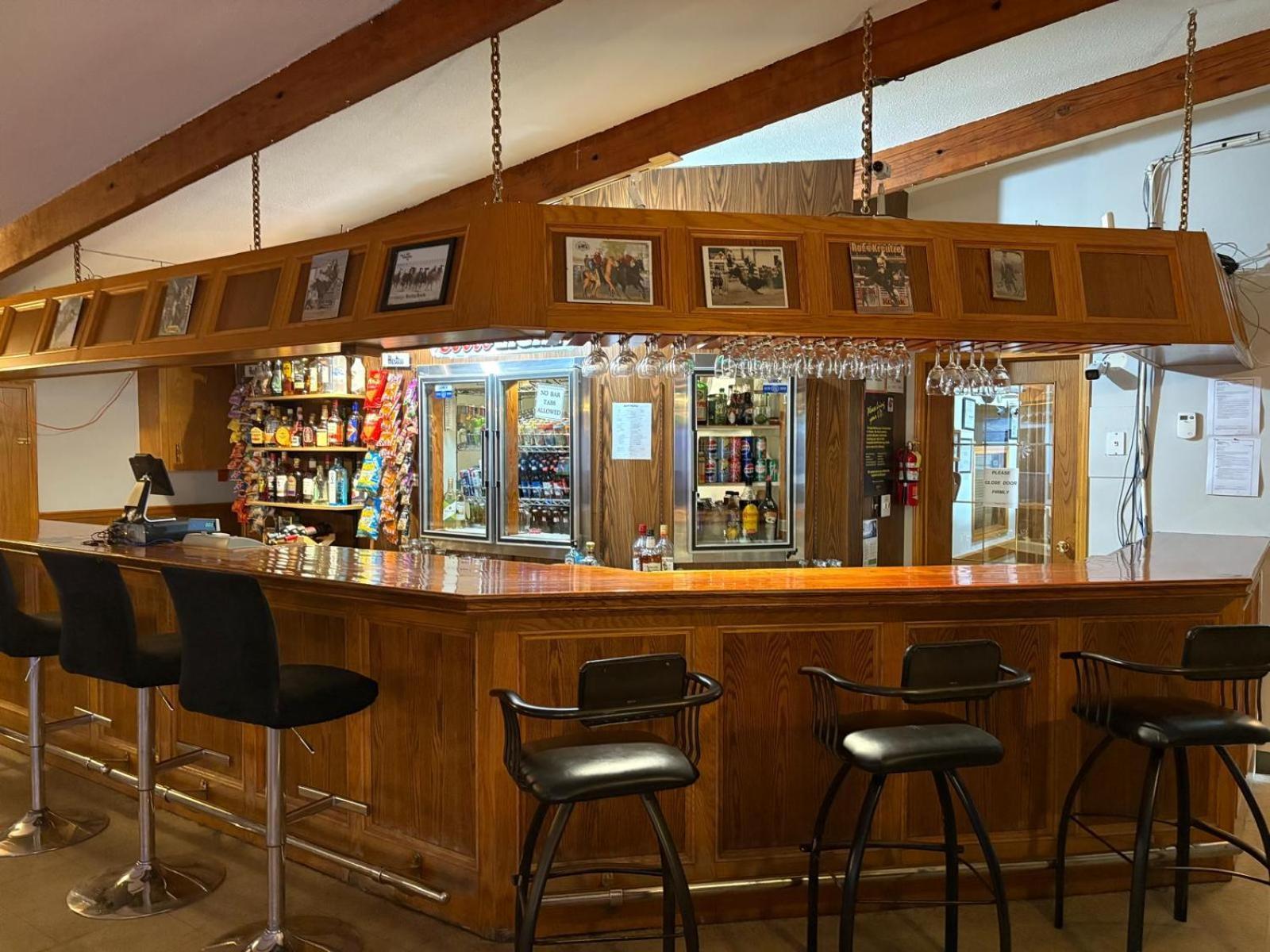 Maple Creek Motor Inn المظهر الخارجي الصورة
