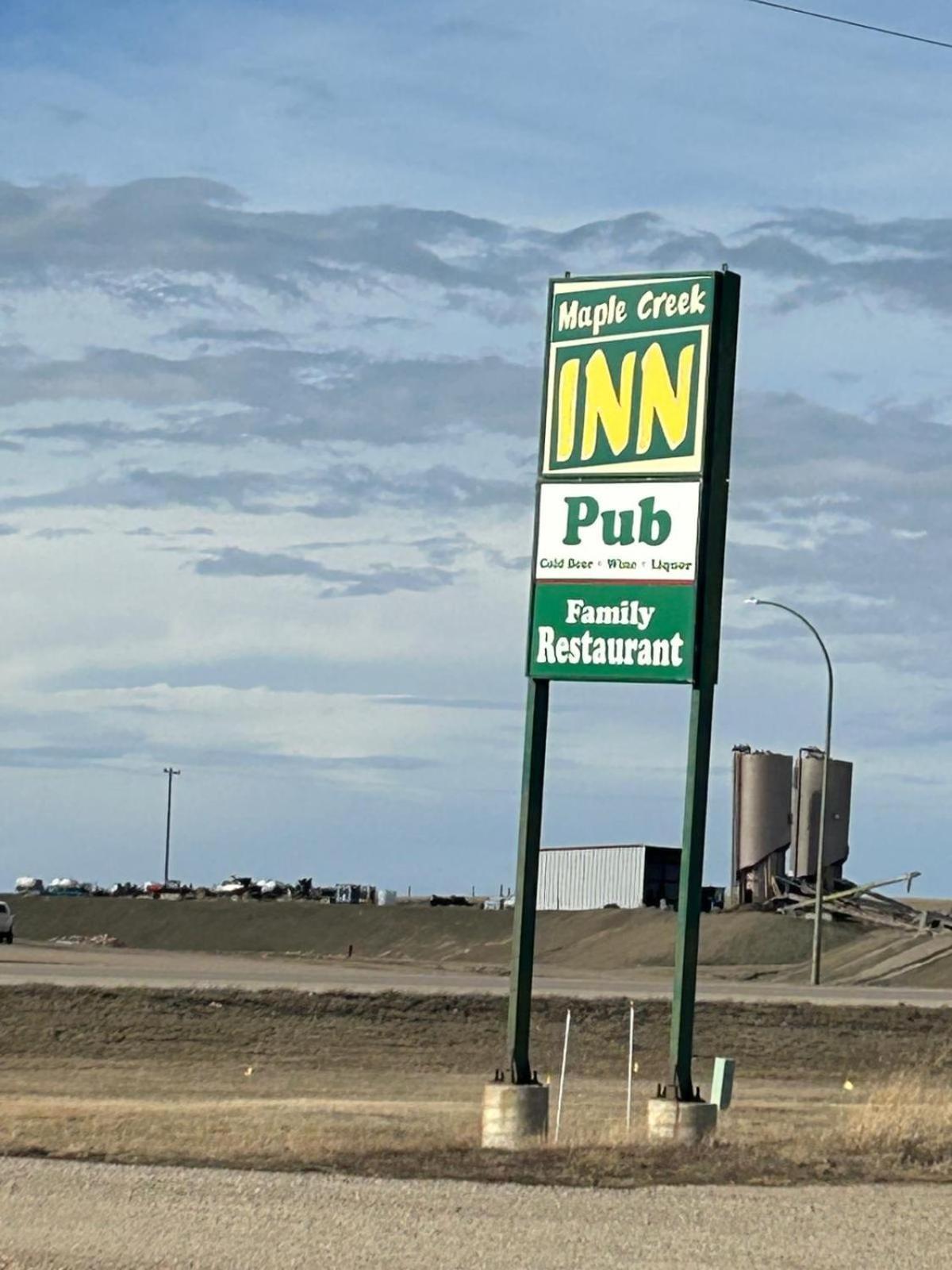 Maple Creek Motor Inn المظهر الخارجي الصورة