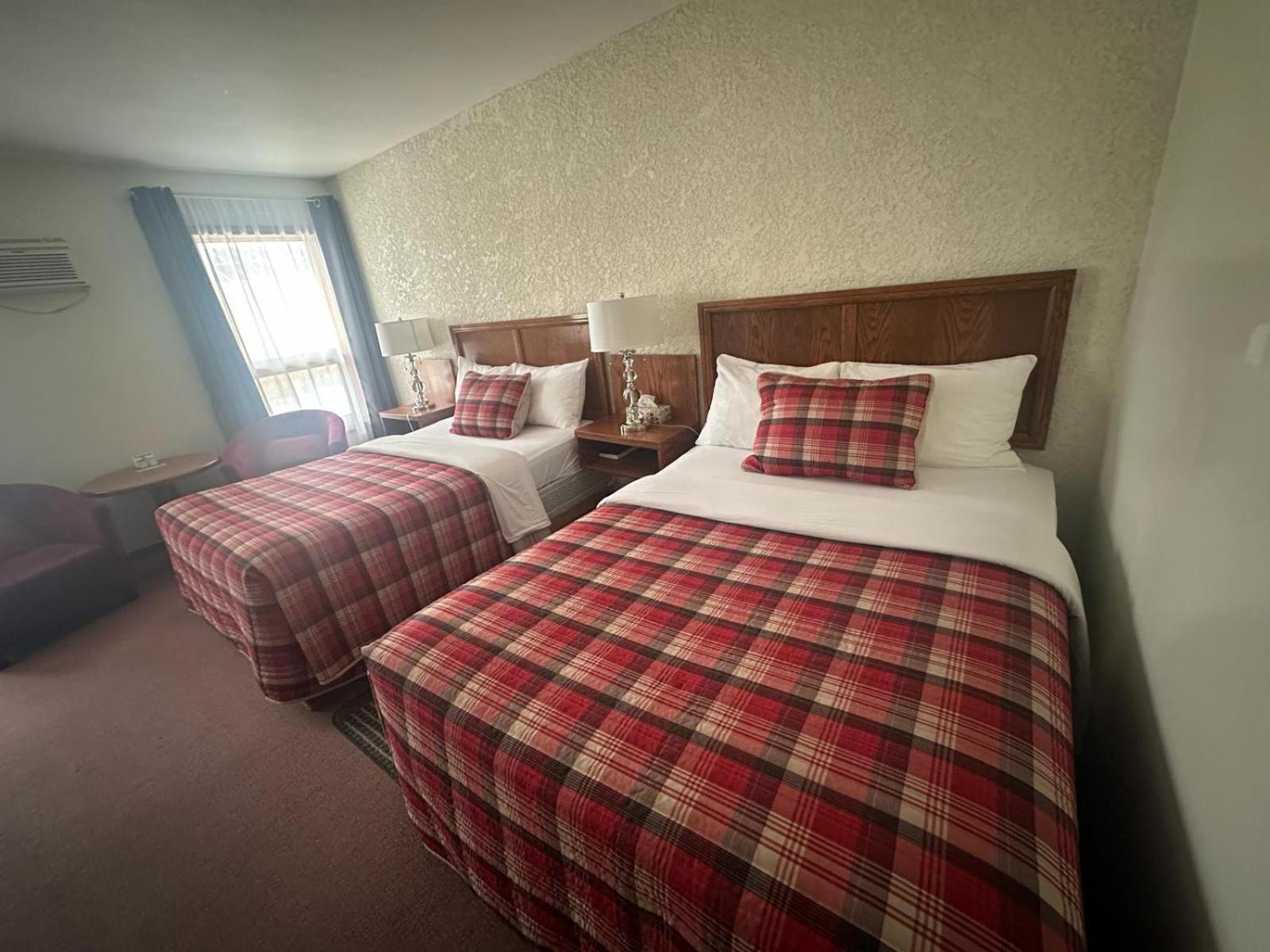 Maple Creek Motor Inn المظهر الخارجي الصورة