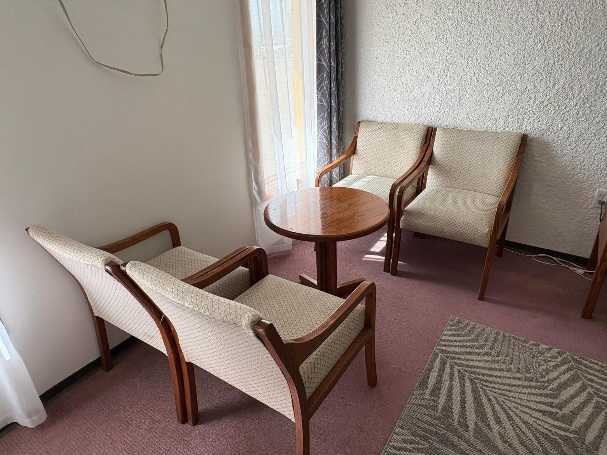 Maple Creek Motor Inn المظهر الخارجي الصورة