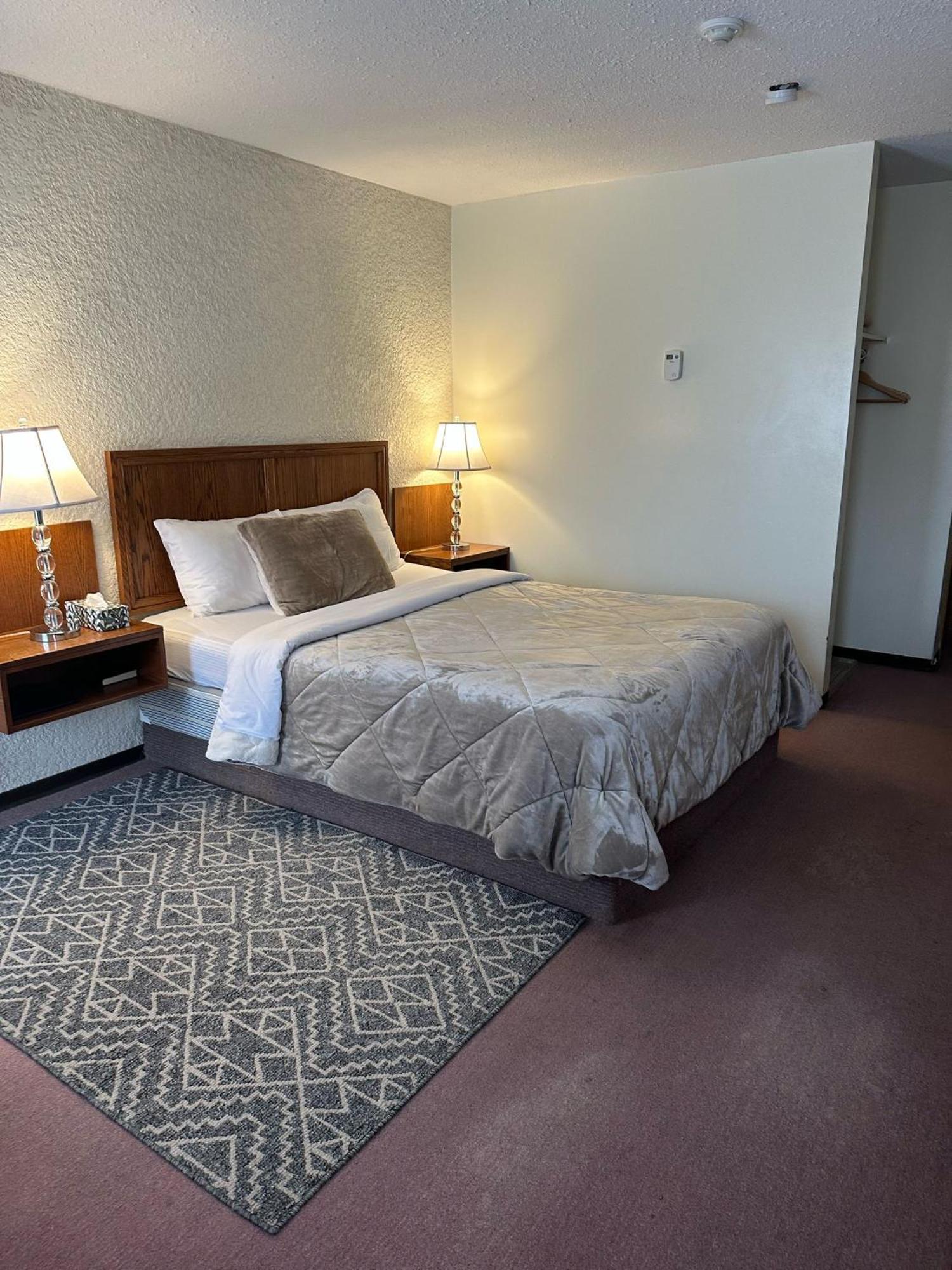 Maple Creek Motor Inn المظهر الخارجي الصورة