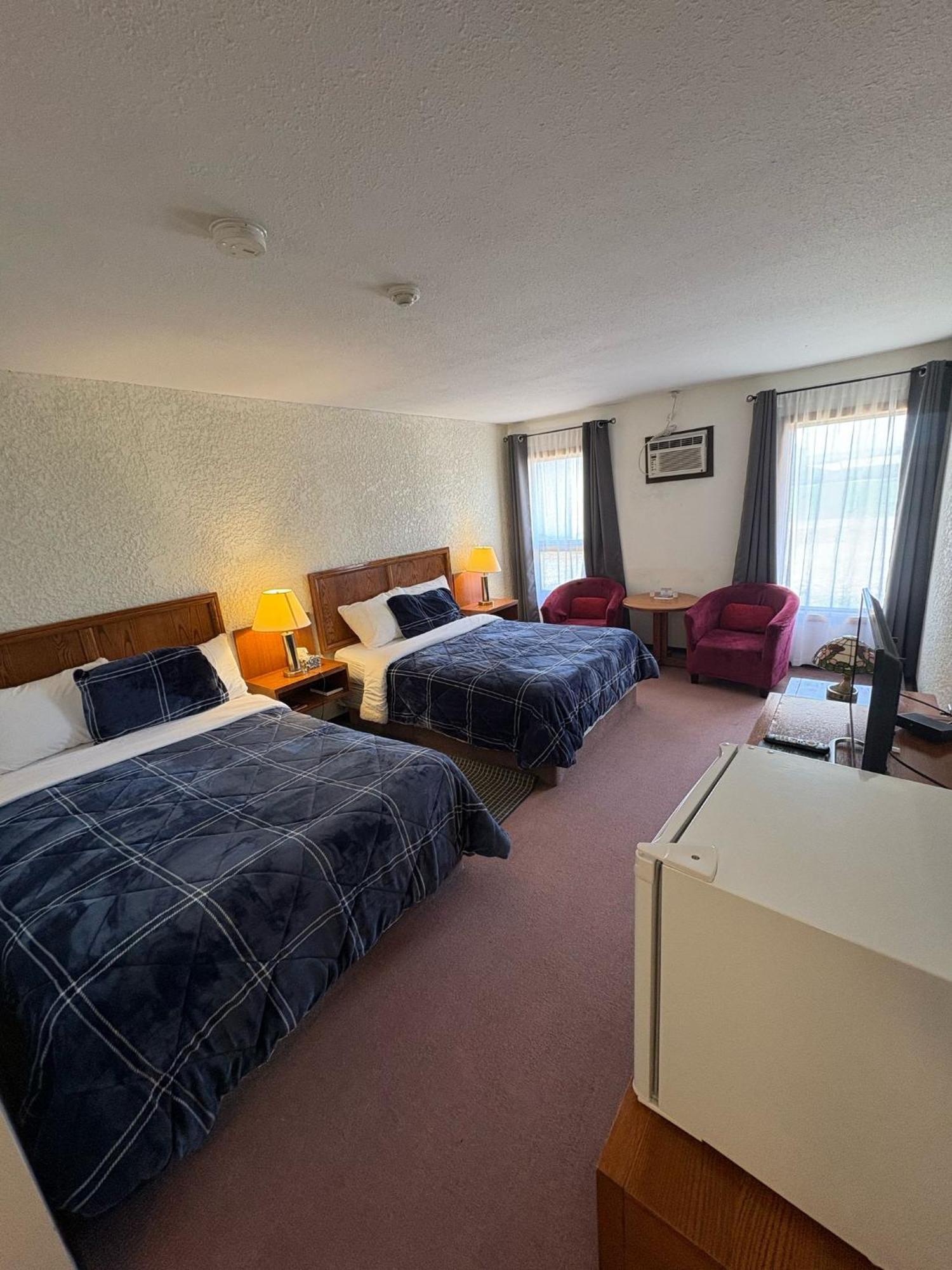 Maple Creek Motor Inn المظهر الخارجي الصورة
