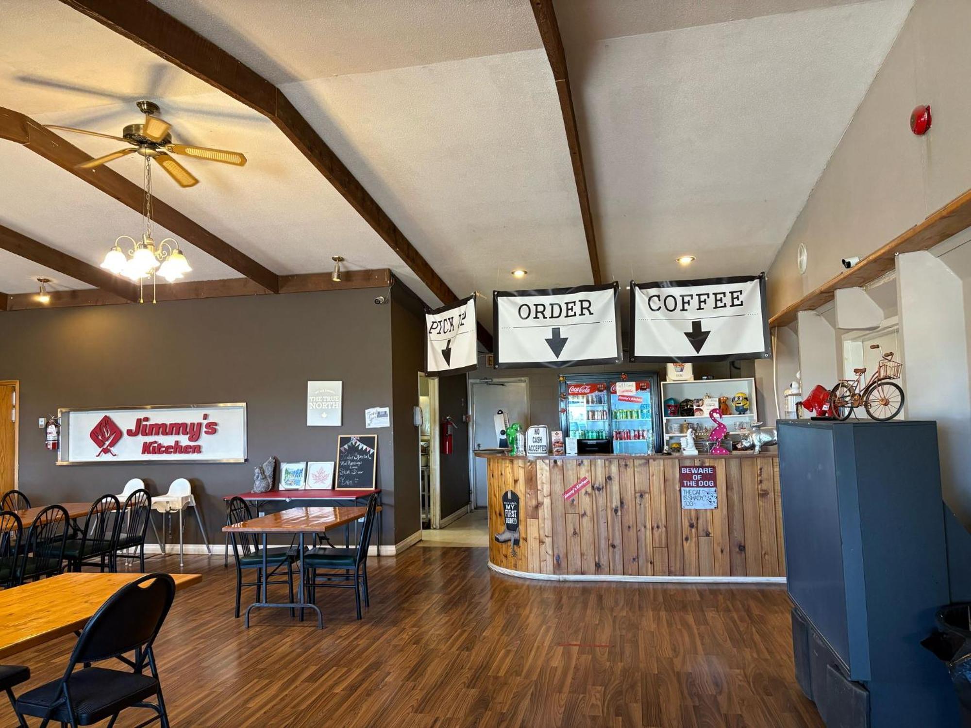 Maple Creek Motor Inn المظهر الخارجي الصورة