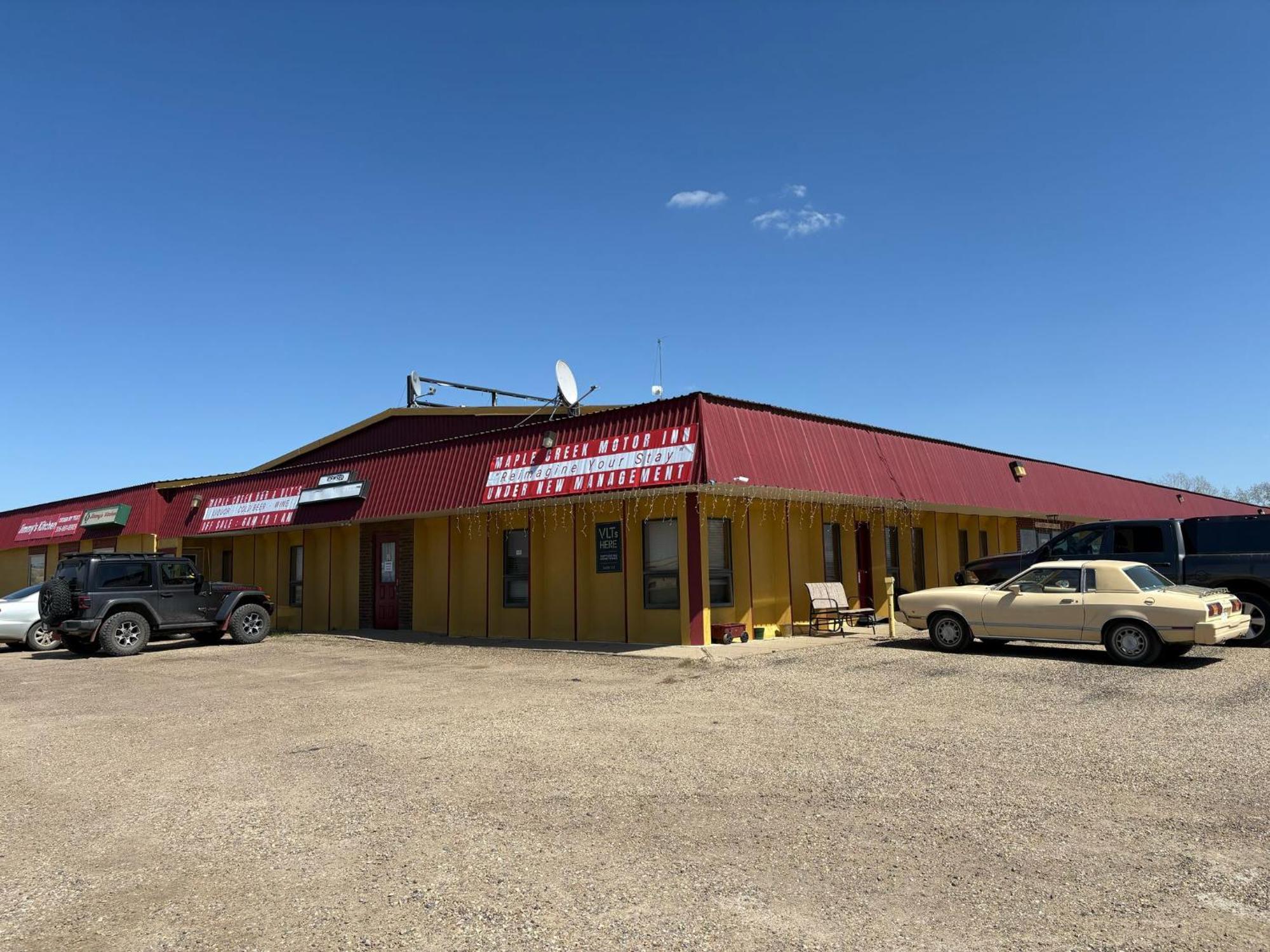 Maple Creek Motor Inn المظهر الخارجي الصورة