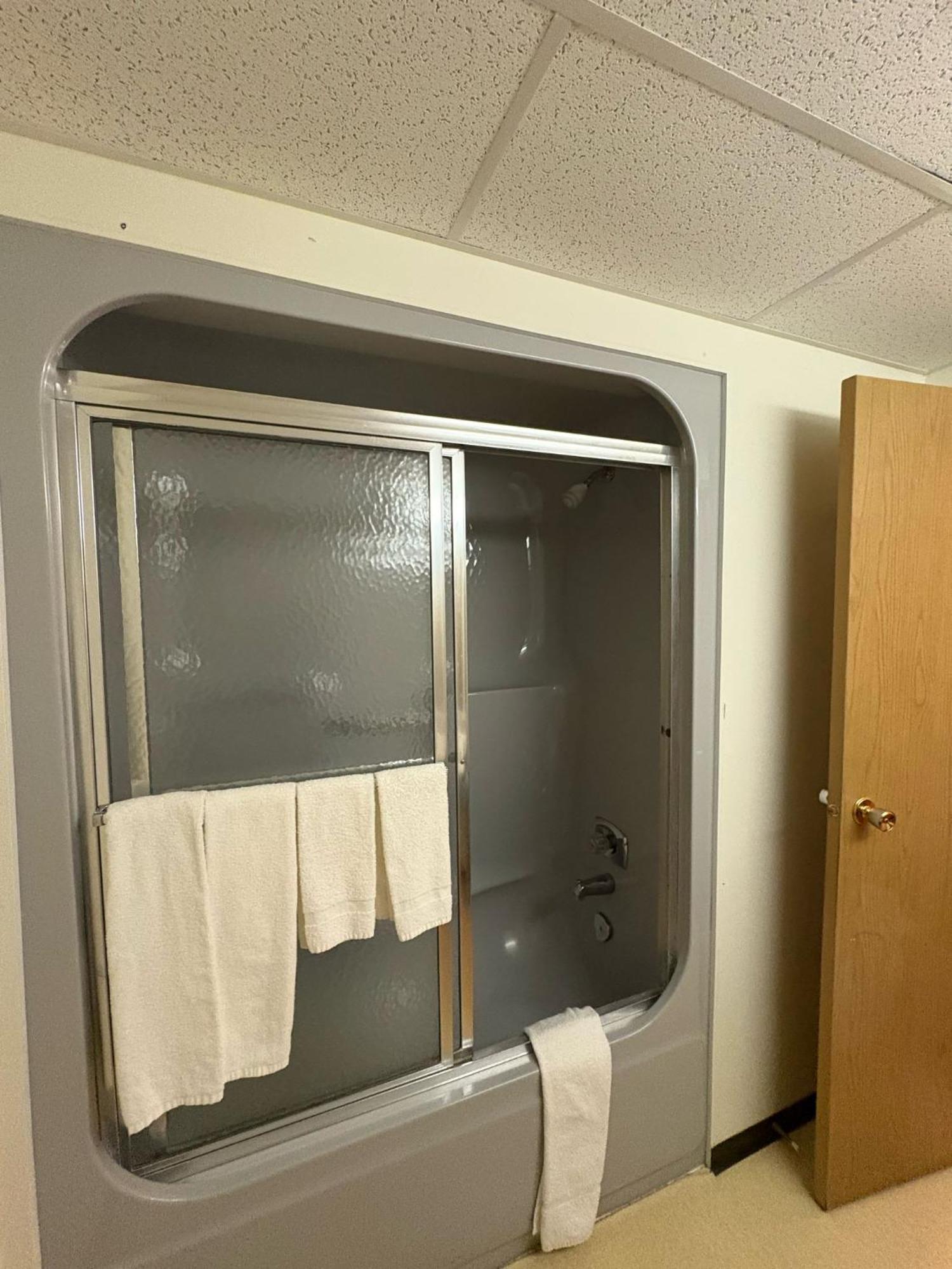 Maple Creek Motor Inn المظهر الخارجي الصورة