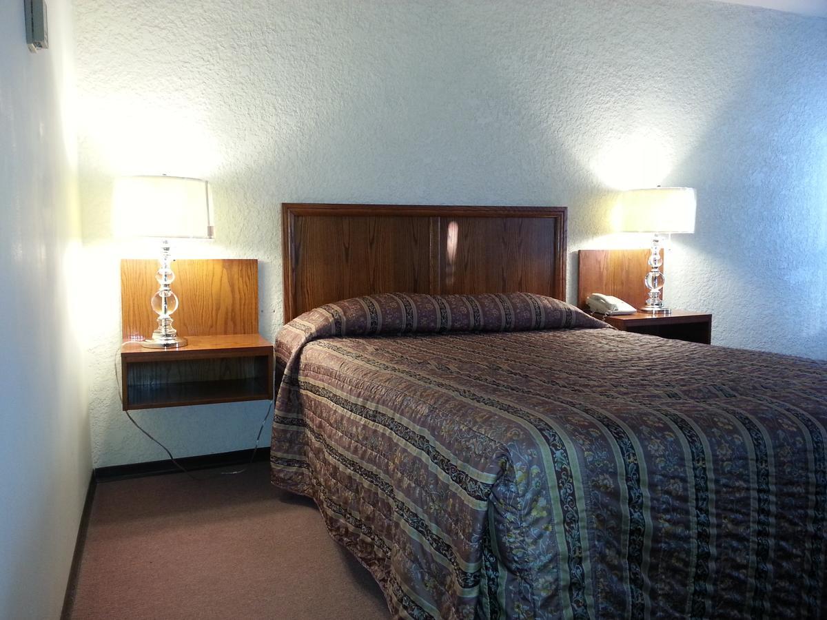 Maple Creek Motor Inn المظهر الخارجي الصورة