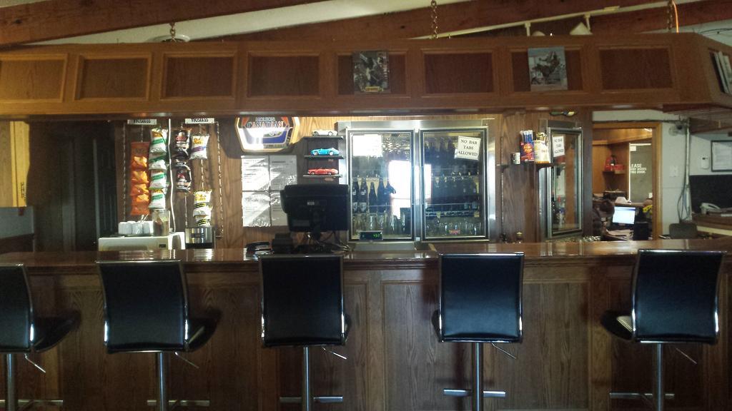 Maple Creek Motor Inn المظهر الخارجي الصورة