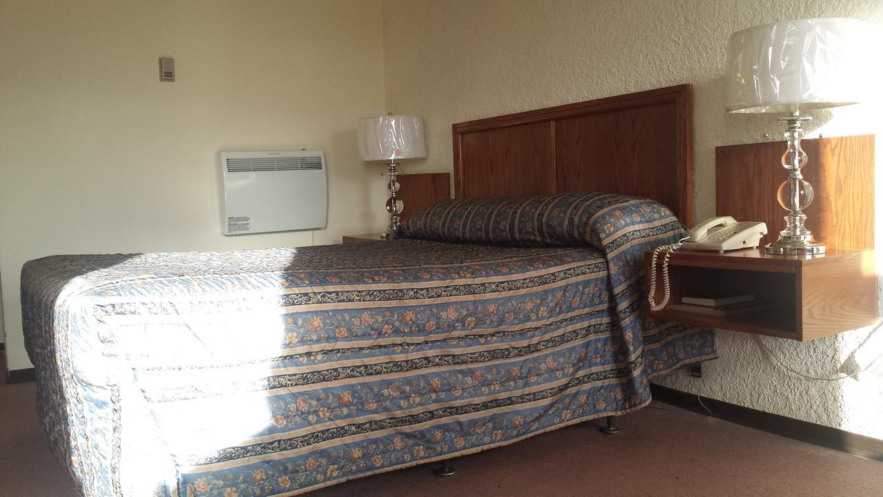 Maple Creek Motor Inn المظهر الخارجي الصورة