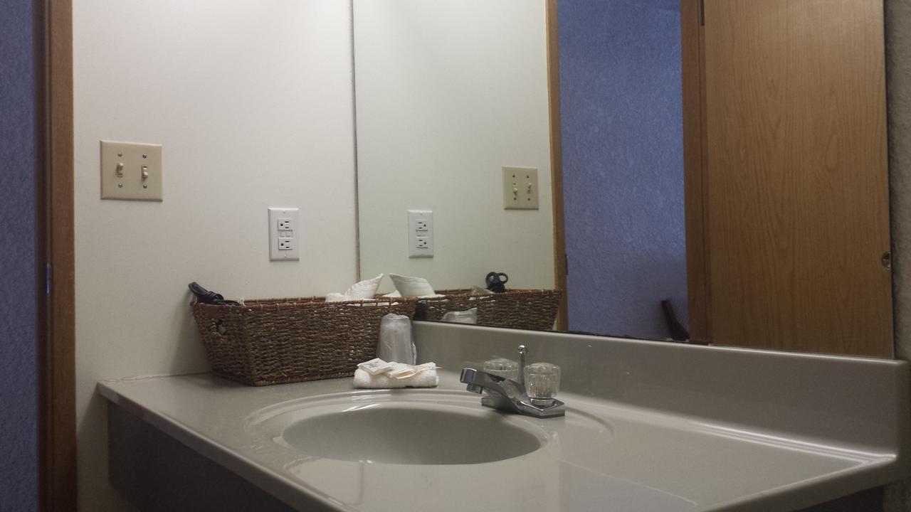 Maple Creek Motor Inn المظهر الخارجي الصورة