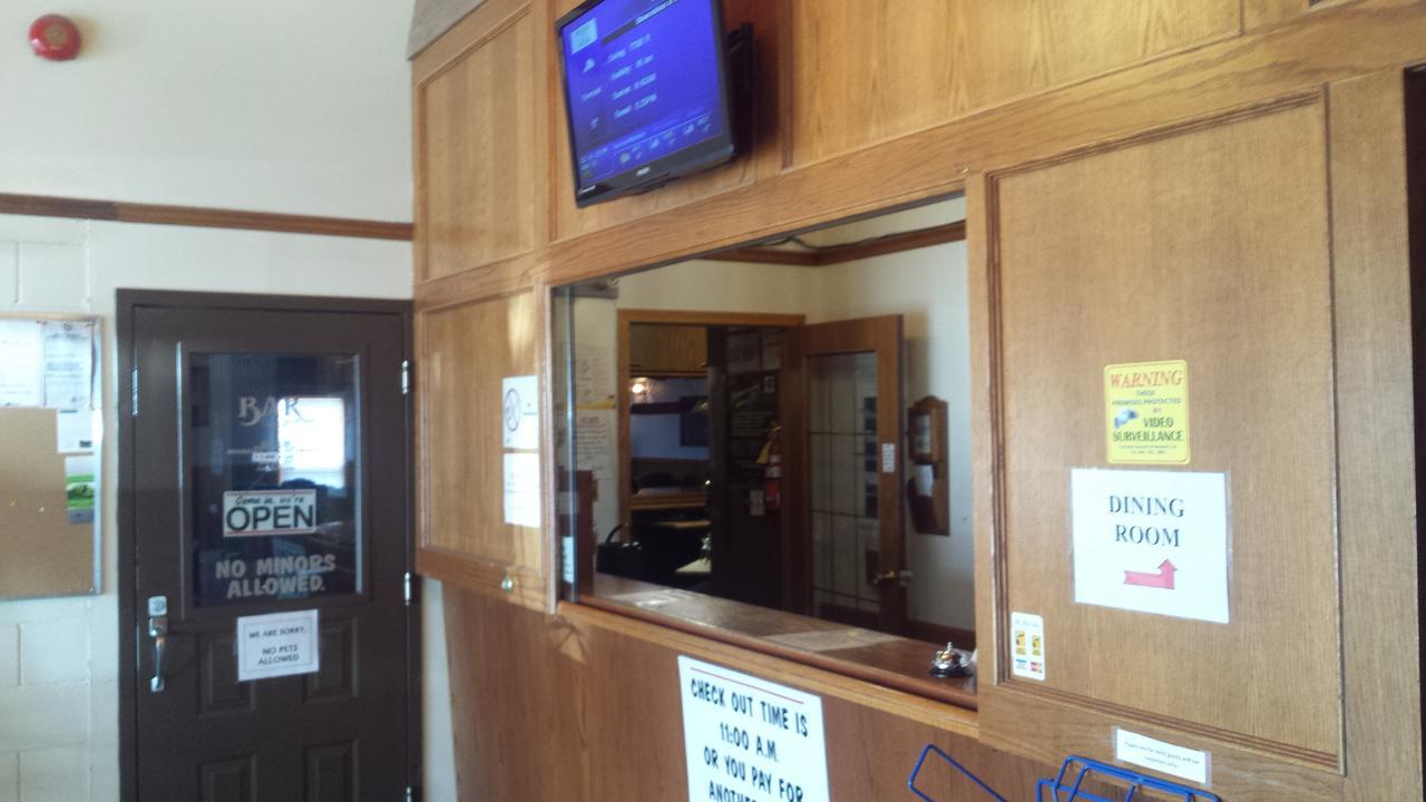 Maple Creek Motor Inn المظهر الخارجي الصورة